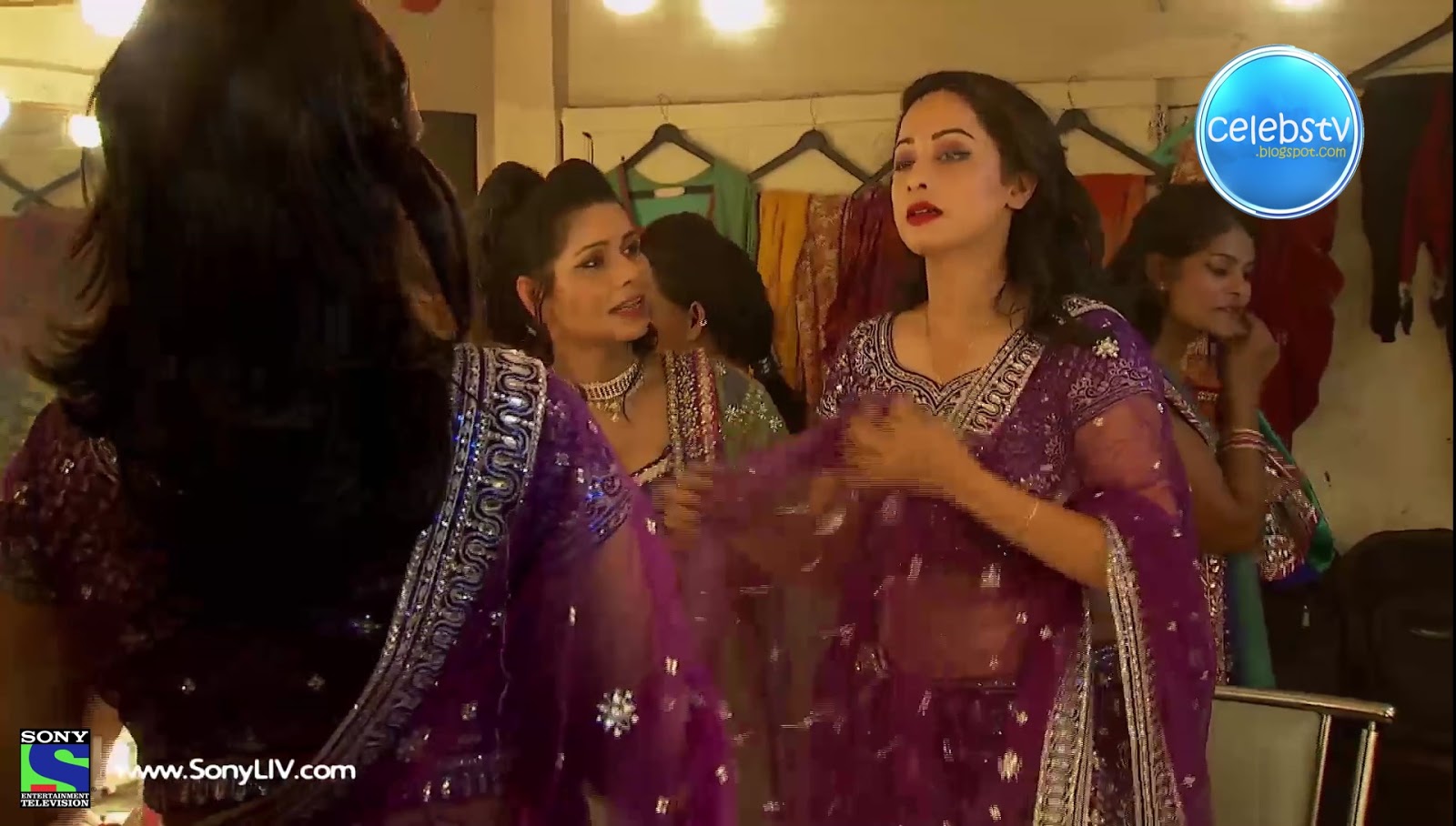 Ansha Sayed Aka Purvi Of Cid Showing Hot Sexy Navel In Transparent Saree Hq Scans Sexy 50224