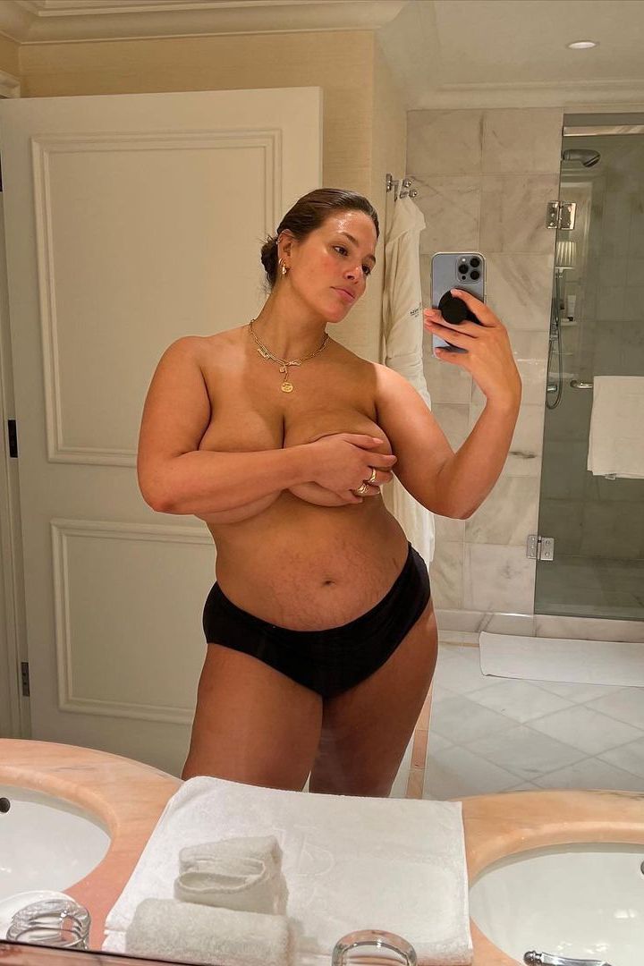 In Praise Of Ashley Grahams Unfiltered Approach To Motherhood