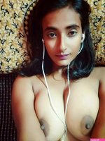 Indian Desi gf leaked naked selfie