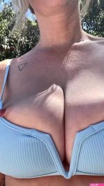 Diora Baird Outdoor Boobs Bounce OF