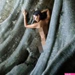 WNA Rusia yang Foto Bugil di Pohon Keramat Kayu Putih Bali Akhirnya Dideportasi
