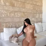 OnlyFans: Ennid Wong la modelo aficionada de los Tigres posa con una mascota que la hace sacar su lado ms tierno FOTOS