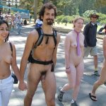 Bestand:Naked in the streets.jpg