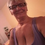 Oma sucht Sexkontakte für Anal Sex
