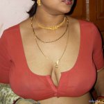 hot aunty in saree nude image