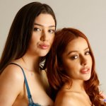 can lesbian kiss alyx star