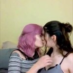 can lesbian kiss alyx star