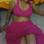 indian aunty nude in pink top pics