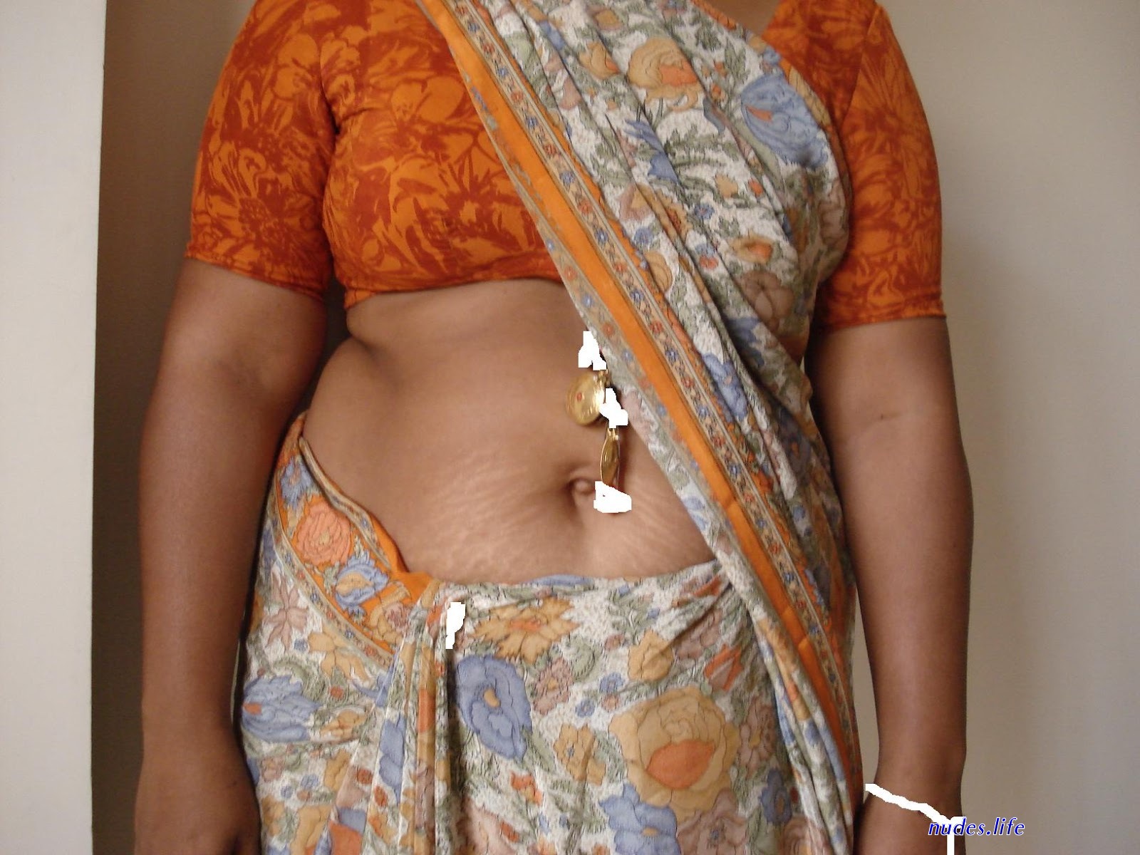 Hot side boobs indian housewife