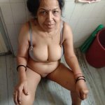indian mature aunty nude