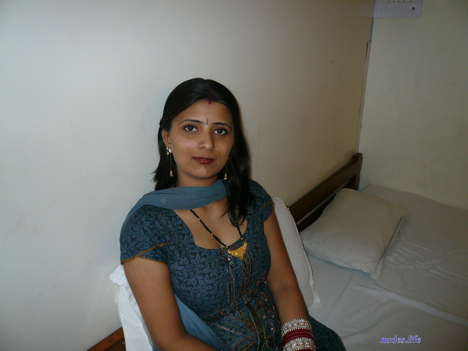 Indian couple nude honeymoon real pic collection