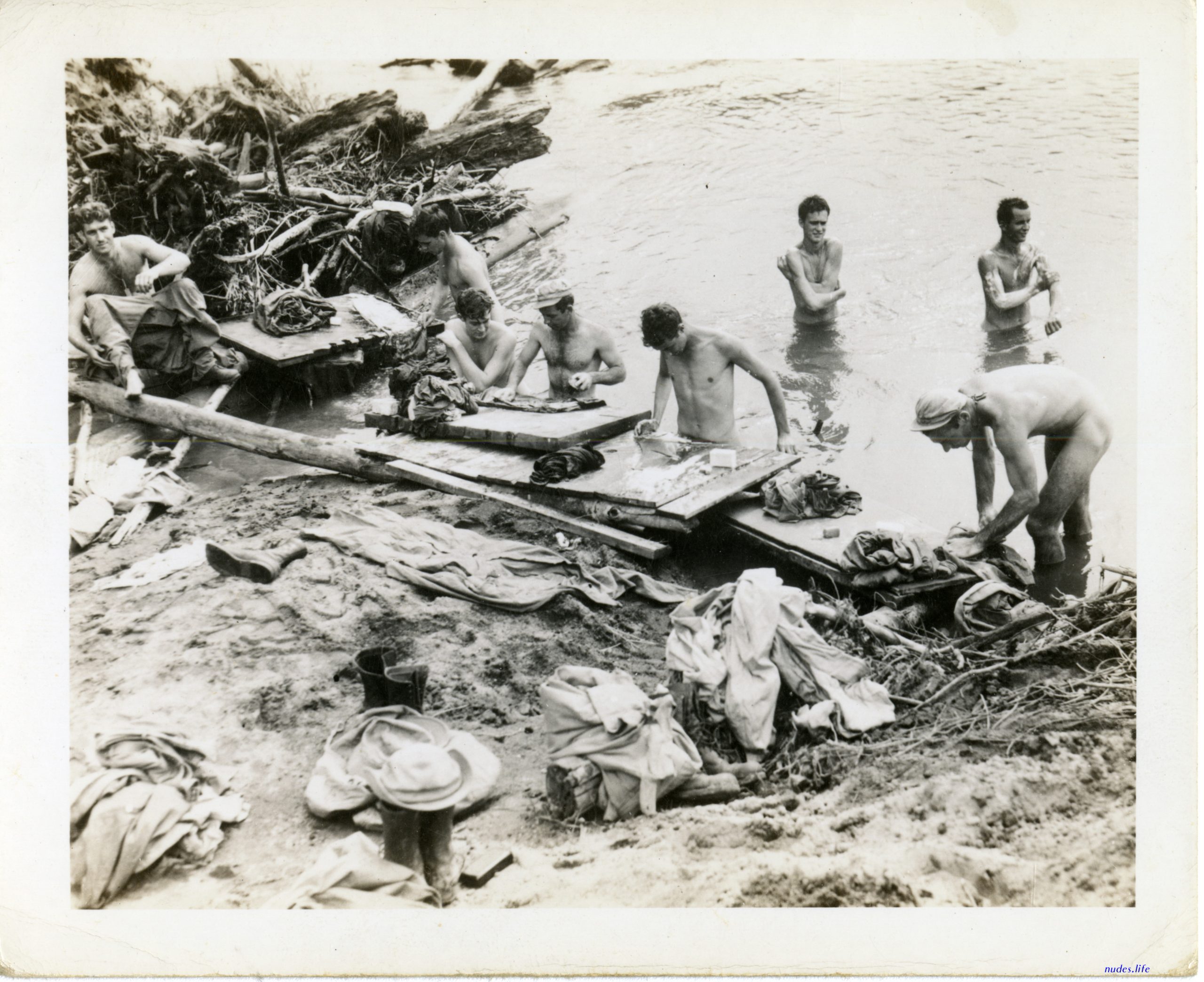 Nude pics of war