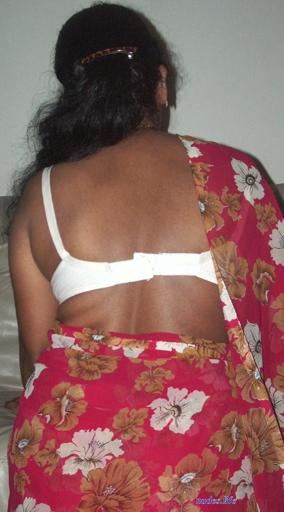 Desi bhabhisari lift pics