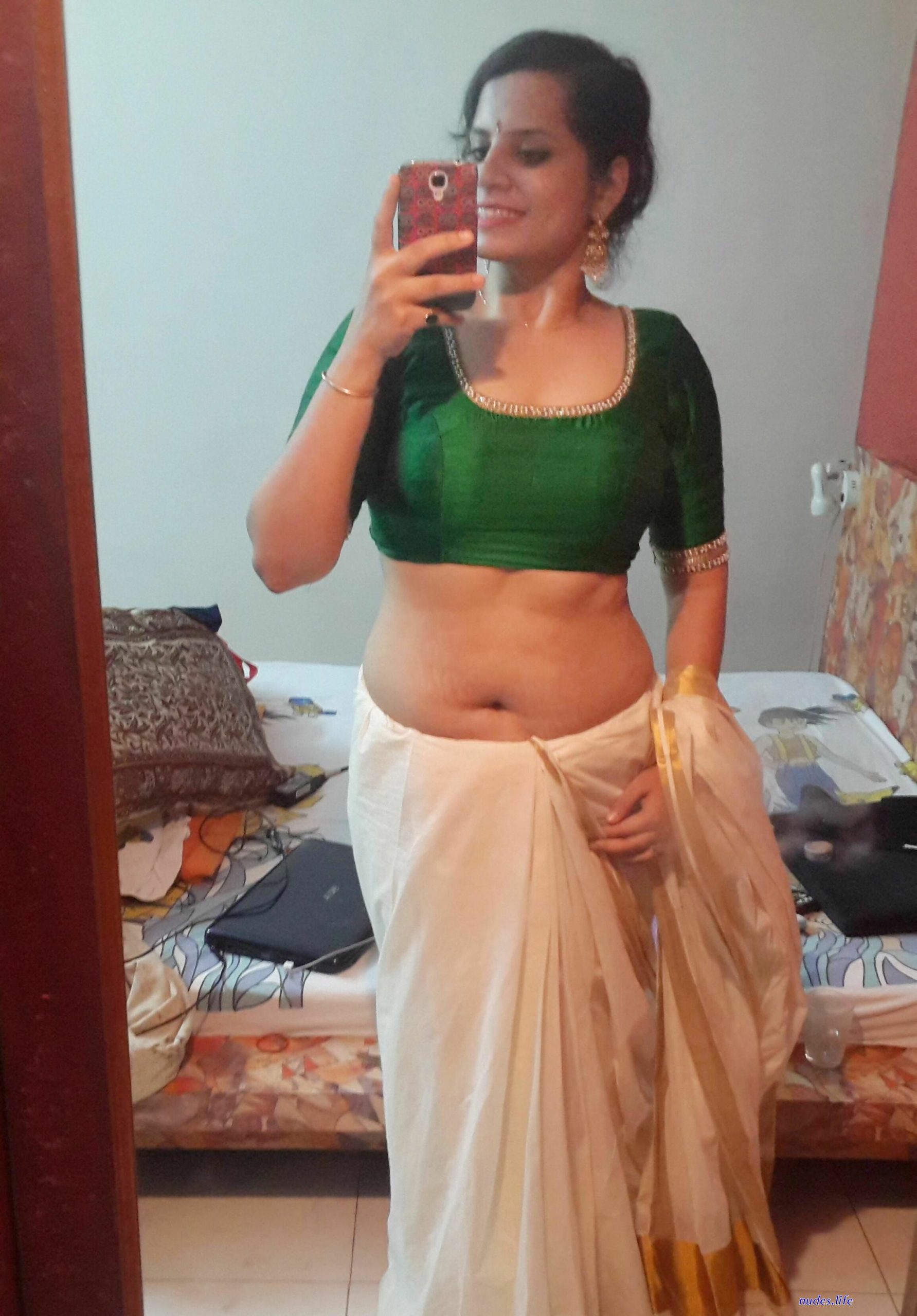 Mallu.nude.photos.post.in.facebook.com