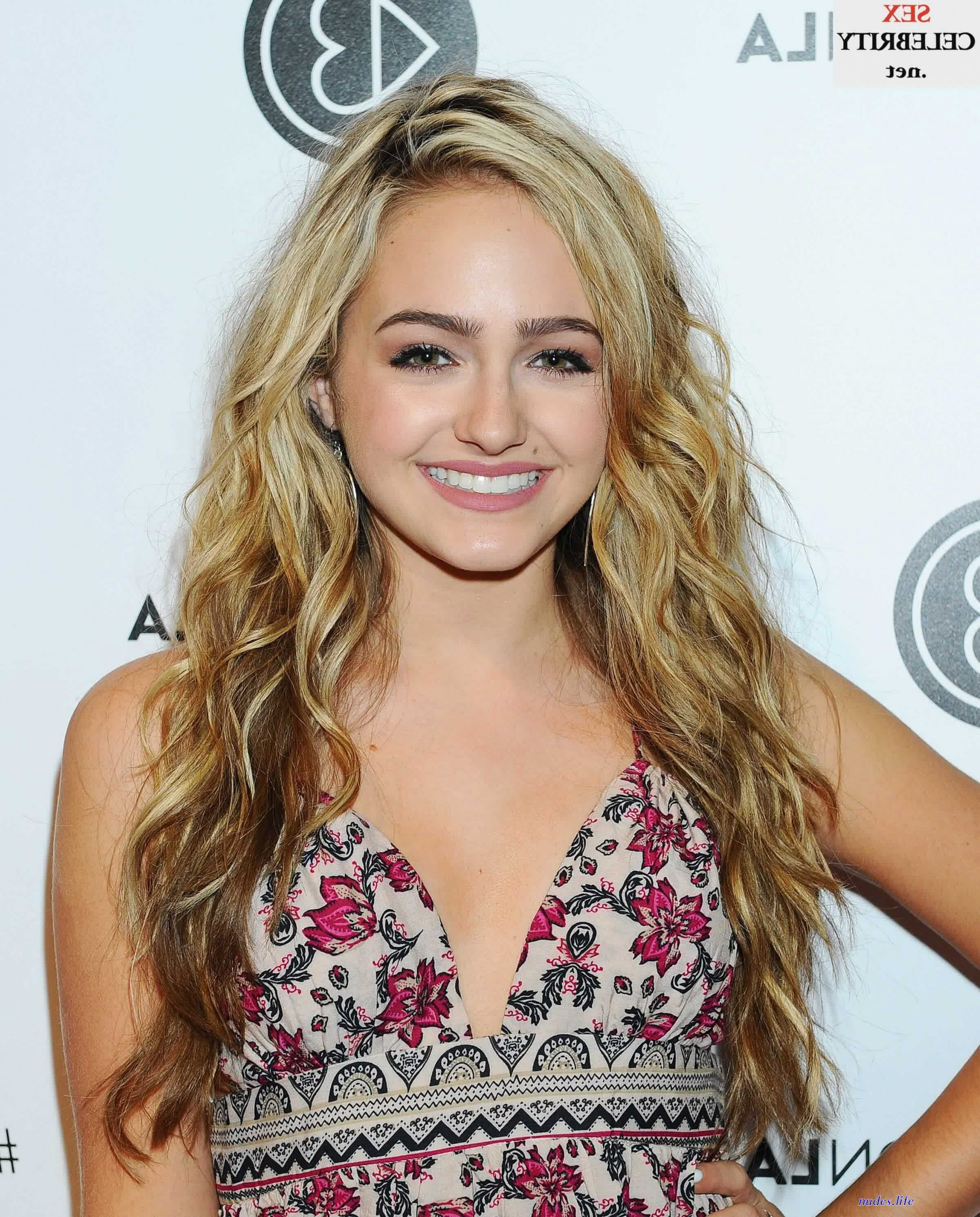 Sophiereynolds fake nudes