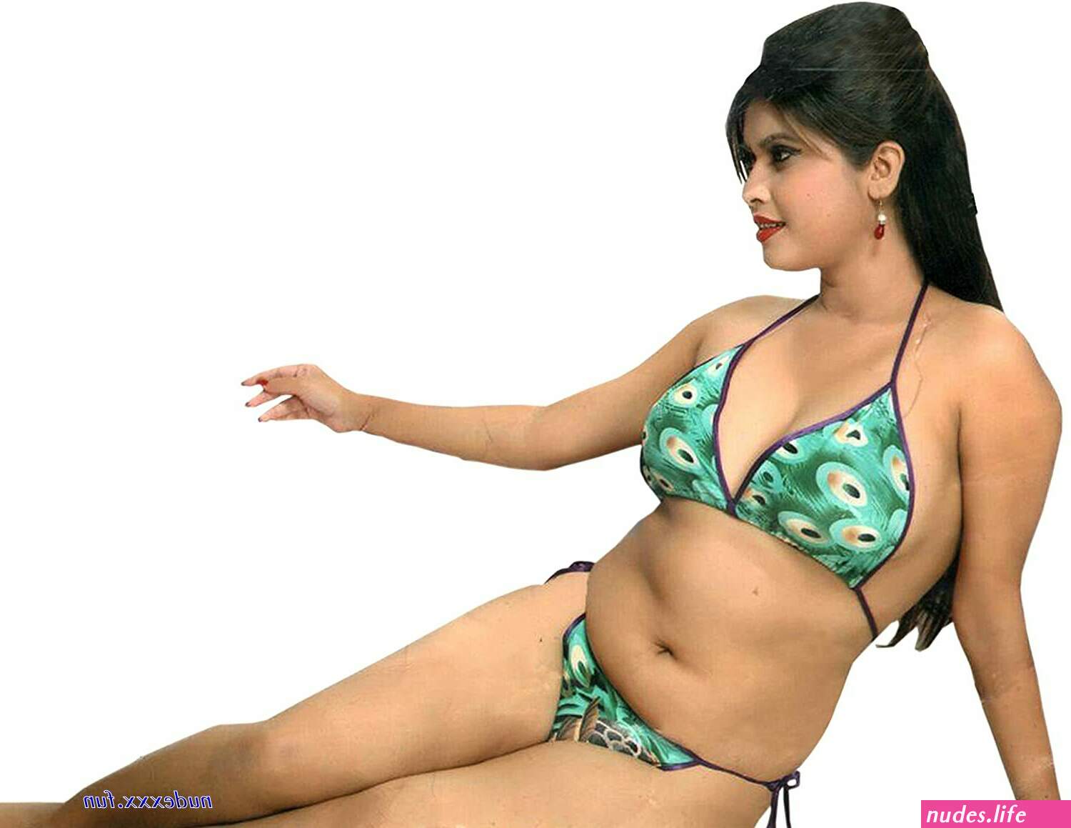 Aunty wearing panty photo