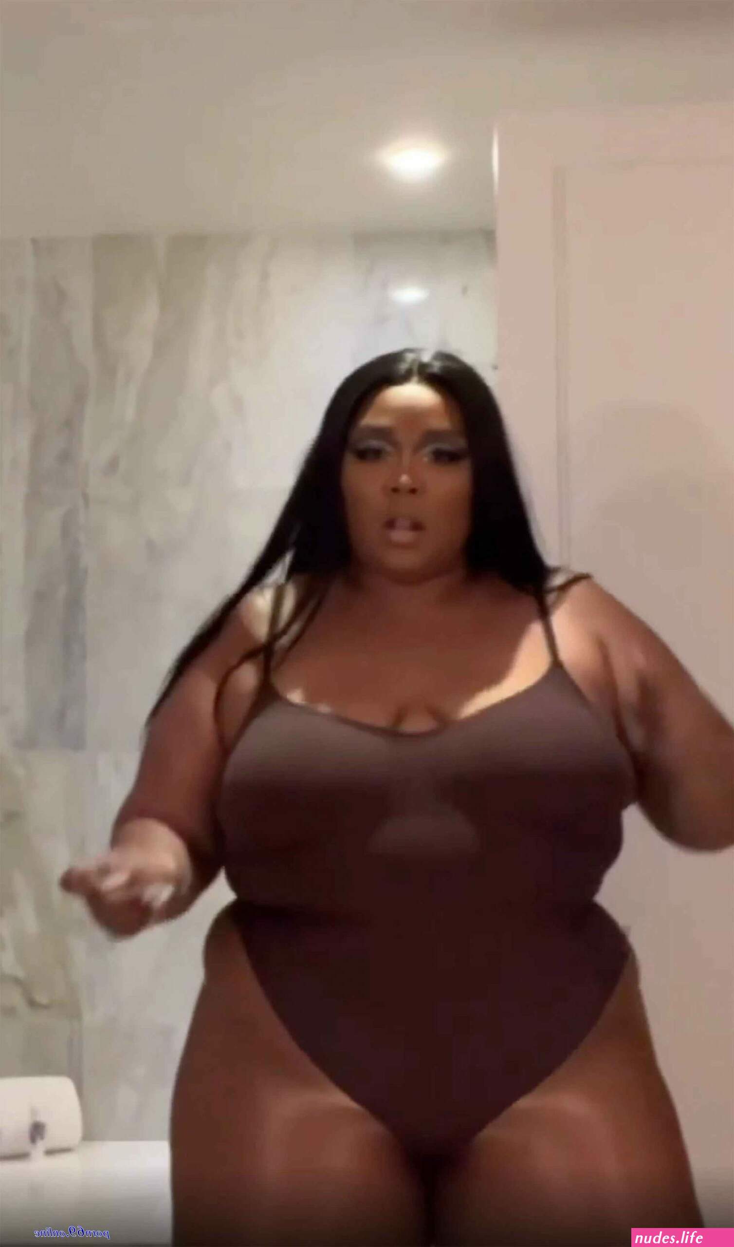 Big booty nude doing sexy2022