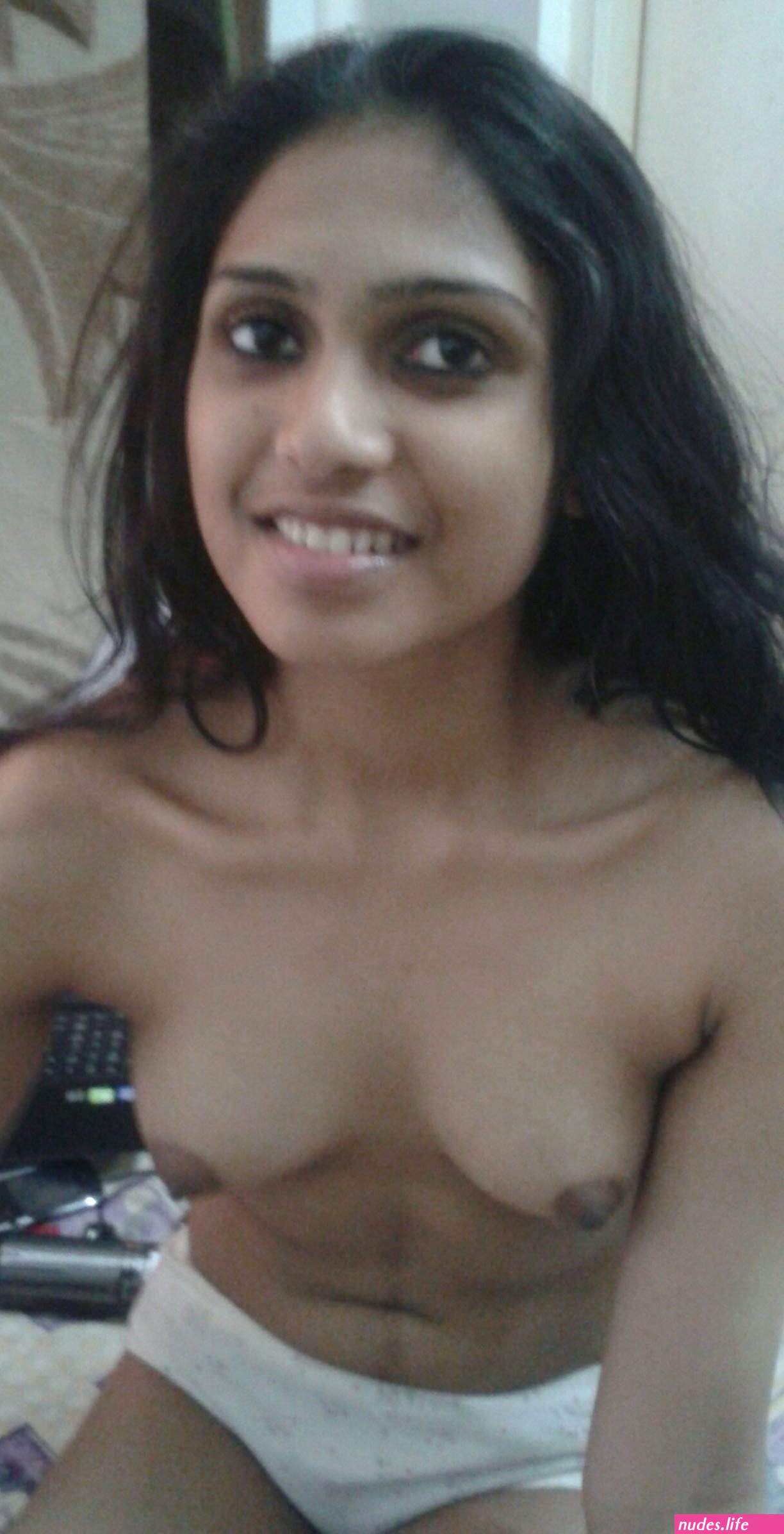Desi girl hd boobs pic