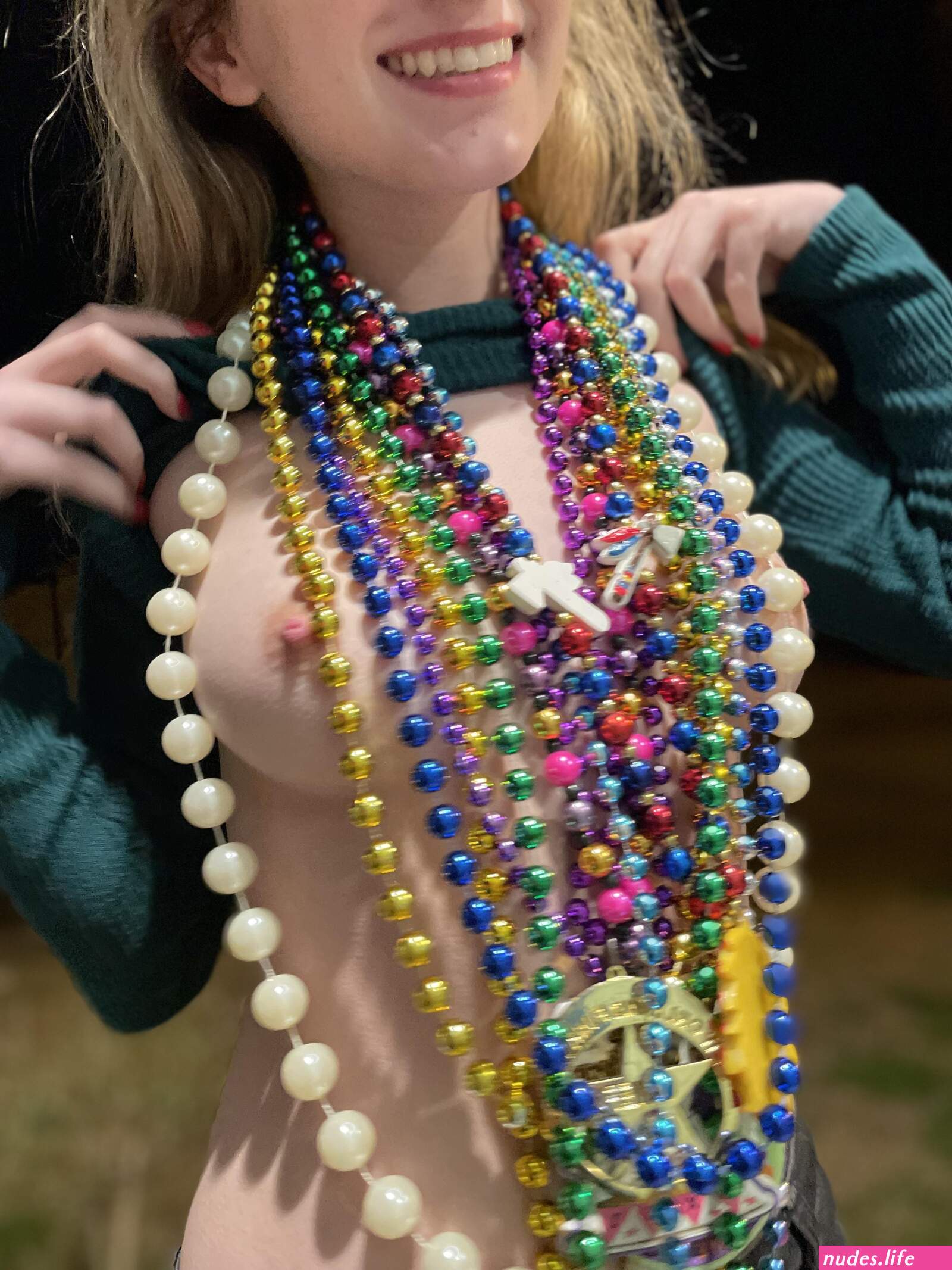 Mom tit flash mardi gras pics