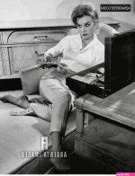ELIZABETH MACRAE Feet