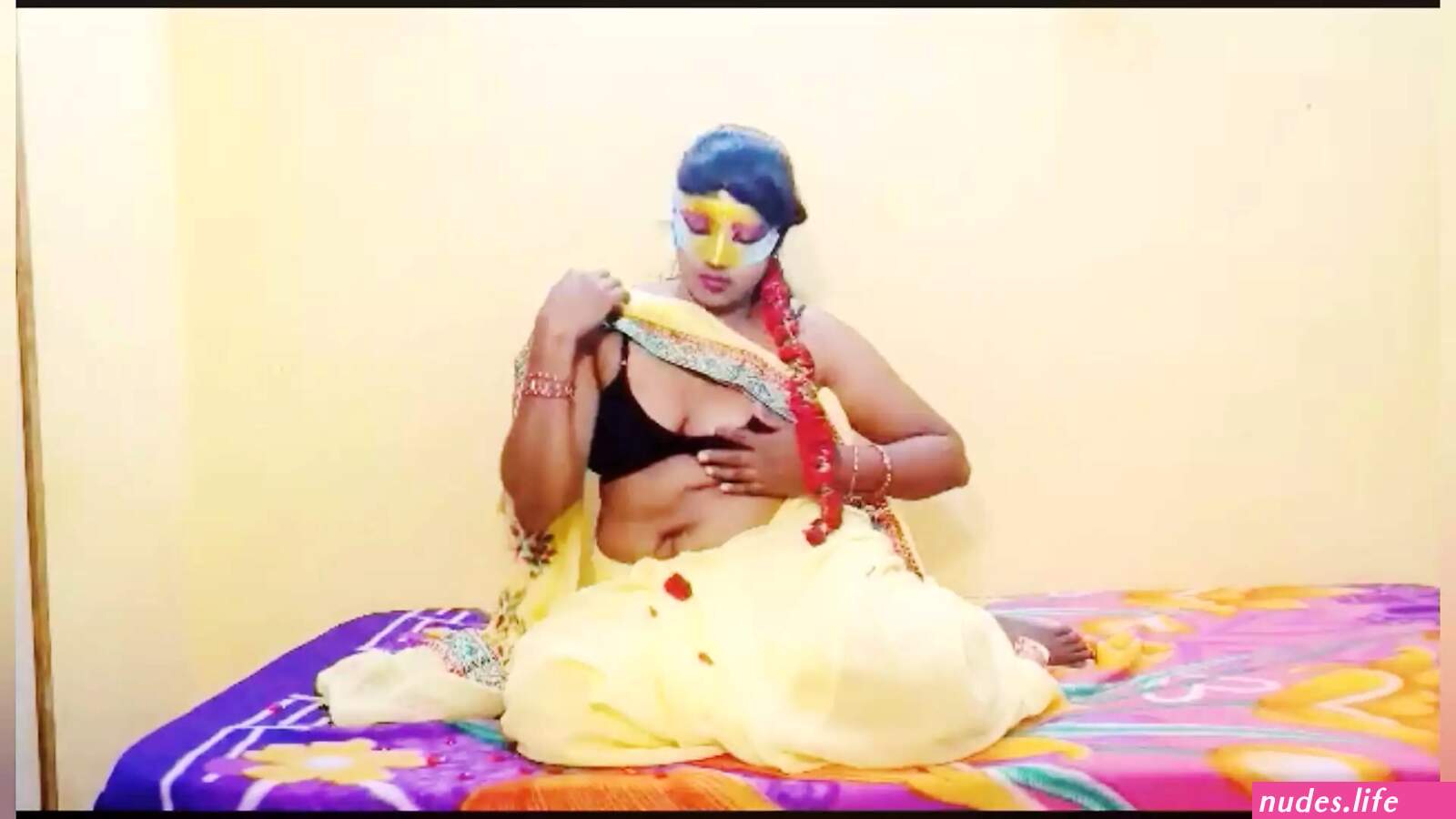 Erotic aunty saree remove
