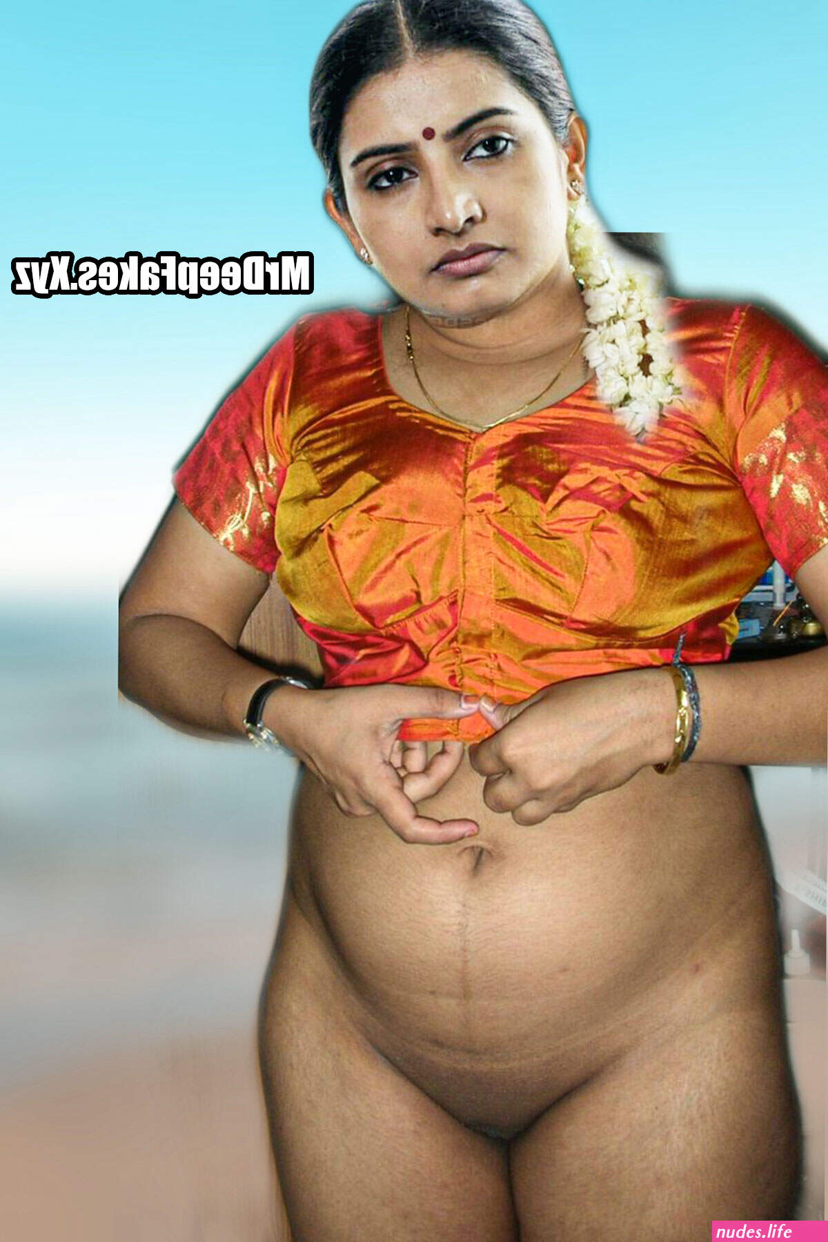 Pussy seen under saree pics