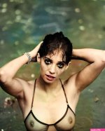 Bad Girl Maya Hawke Showing Her Gorgeous Nipples in High Quality
