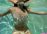 DRAGON: Reisha Perlmutters mesmerizing paintings of nude women underwater