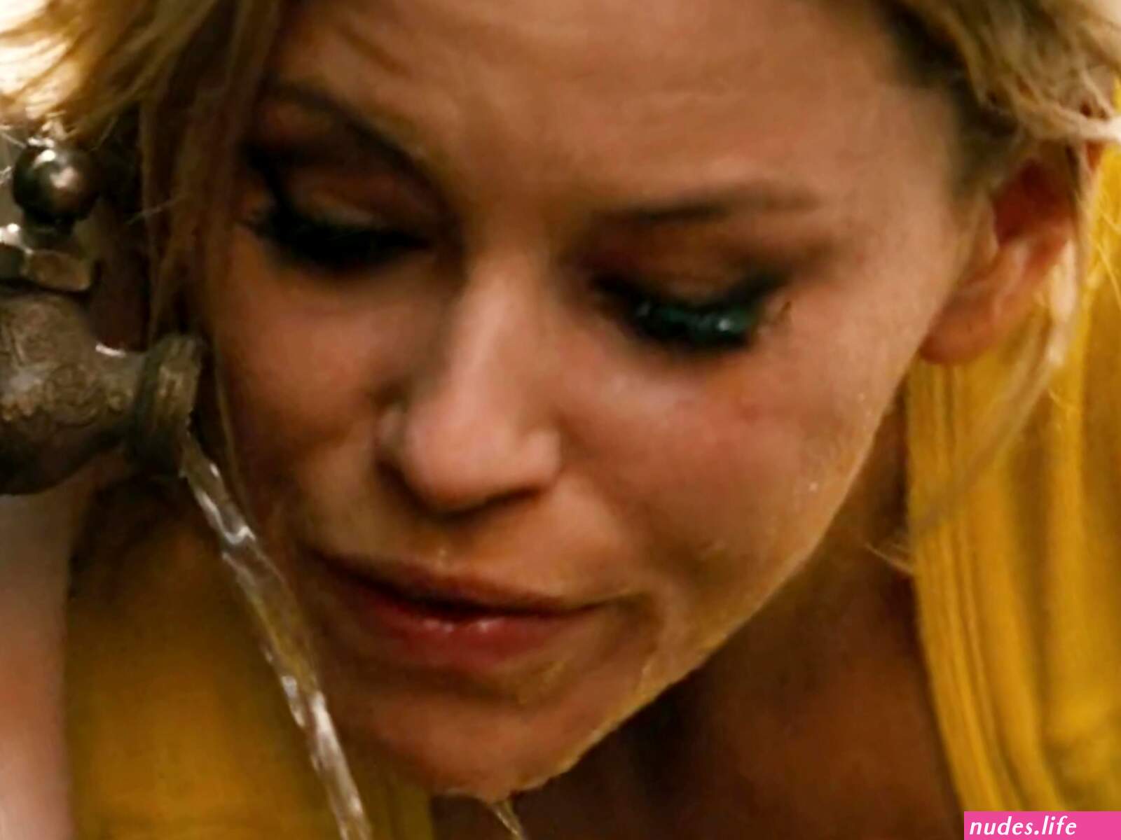 Elizabeth banks nude