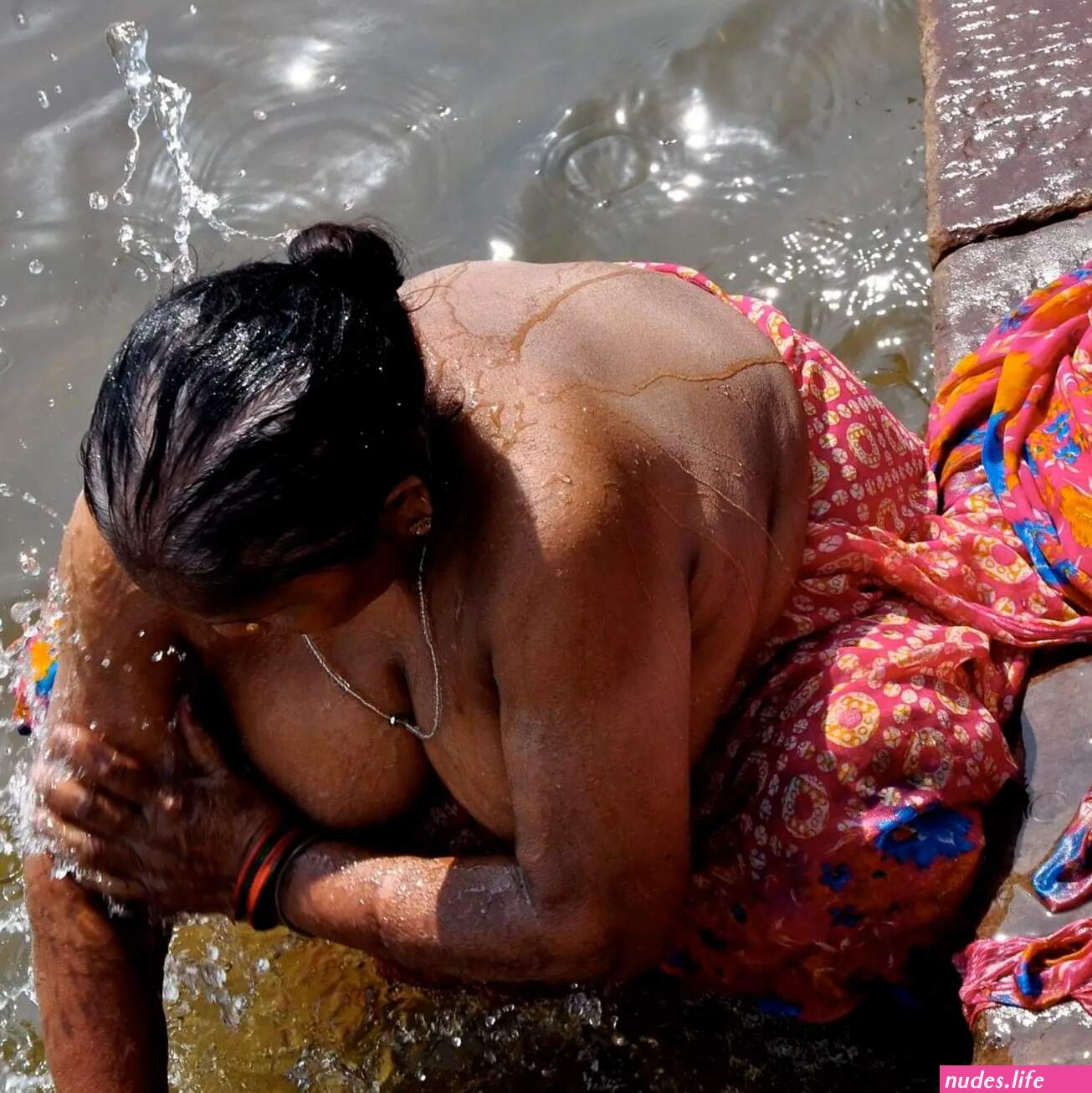 Aunty open river bath at thisvid