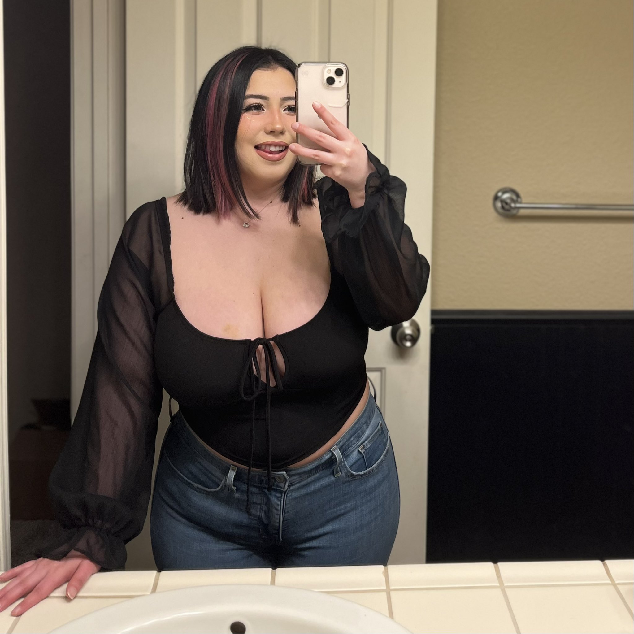 Big butt and big boobs