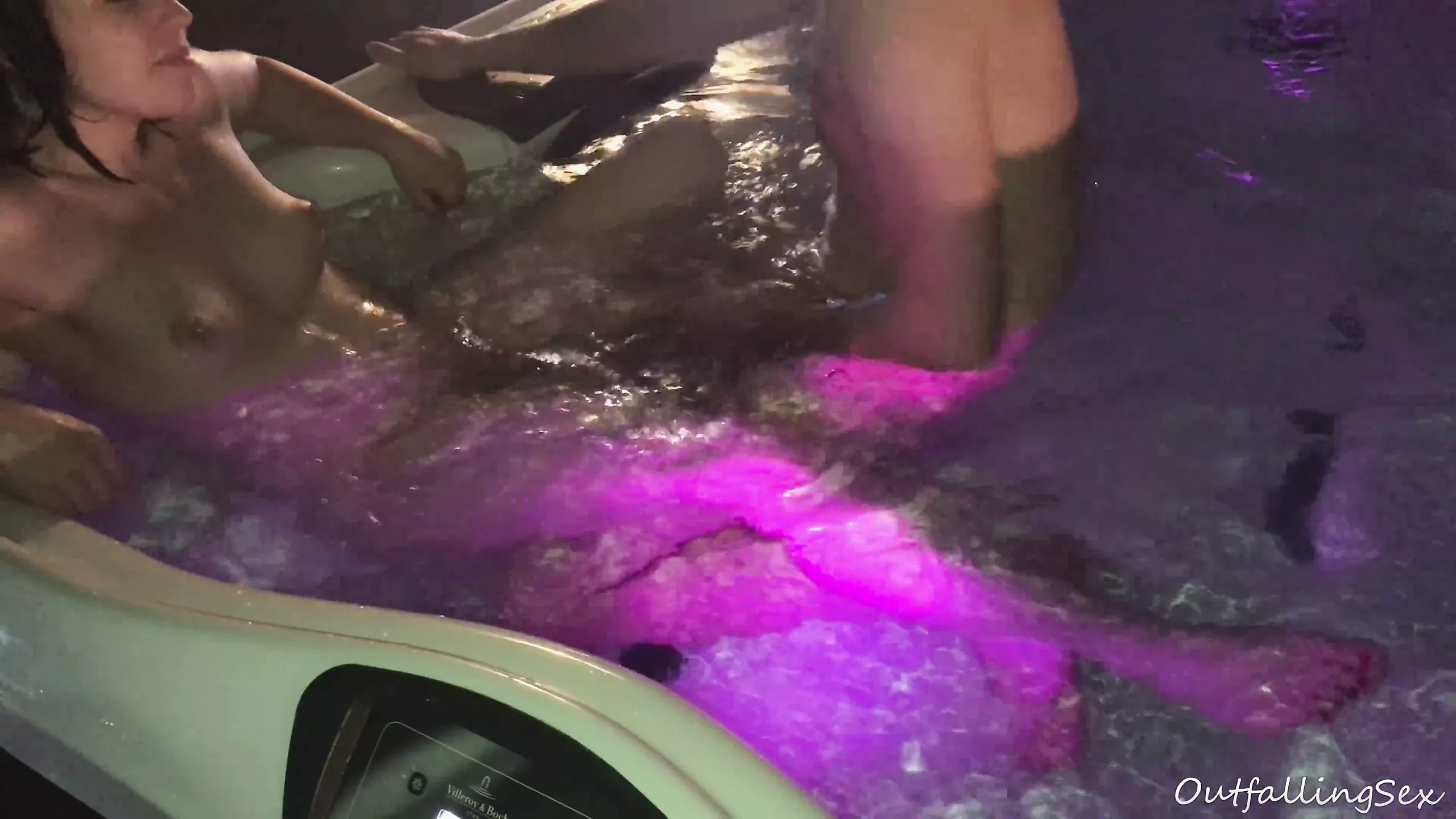 Fucking in jaccuzi