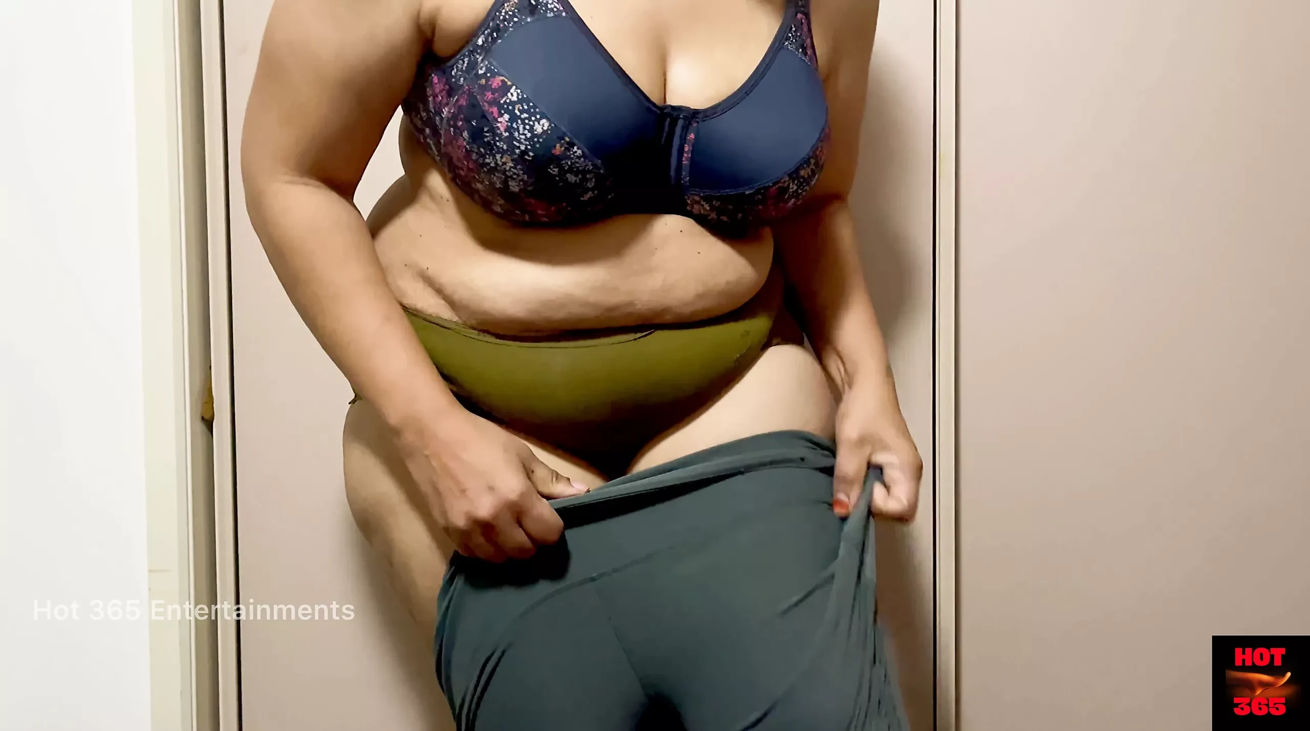 High class aunty nude pics