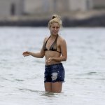 Shakira nude naked