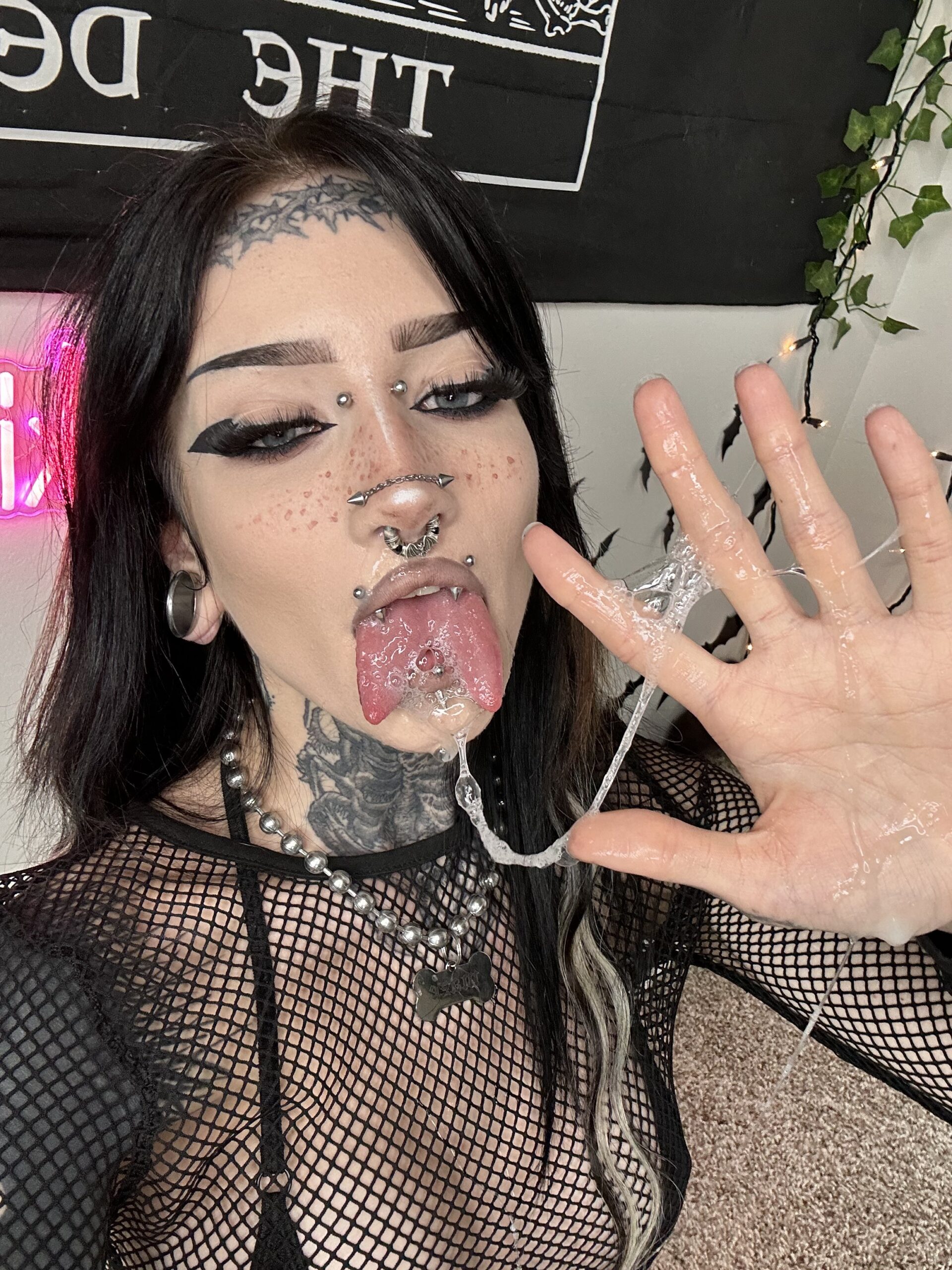 Blowjob with split tongue