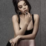 Hailee Steinfeld Didnt Want to Star in a Teen Movie But Made an Exception for The Edge of Seventeen