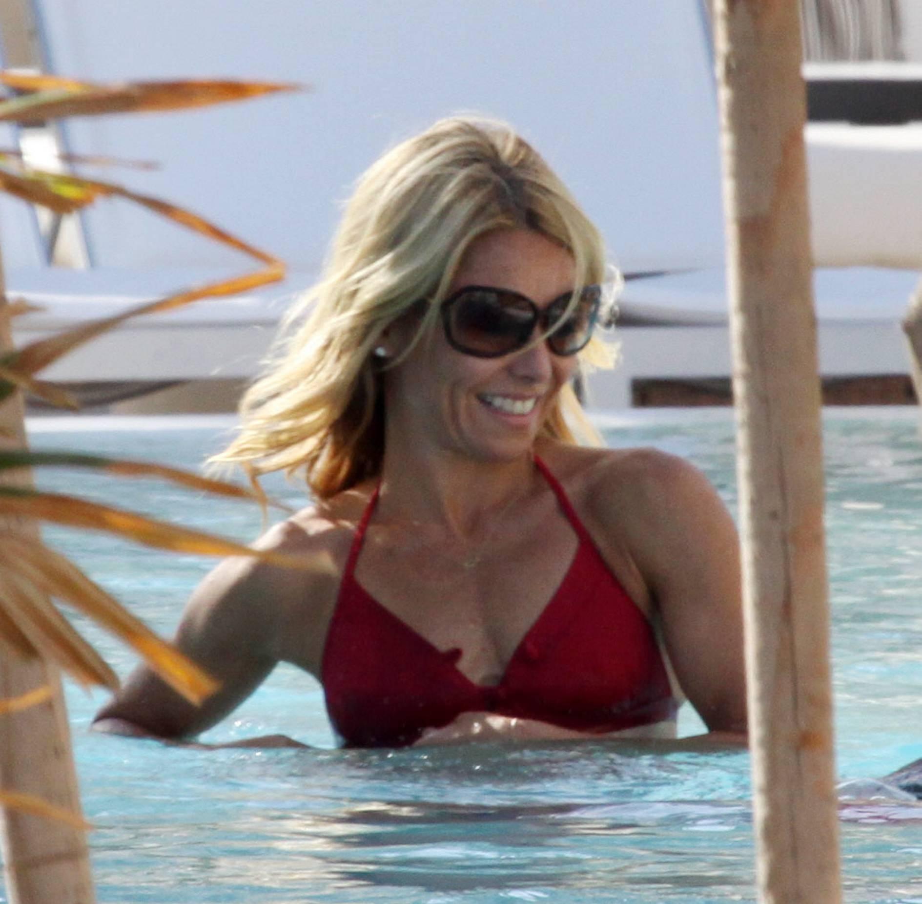 Kelly ripa nude photos