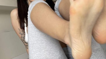 Feet wet pussy
