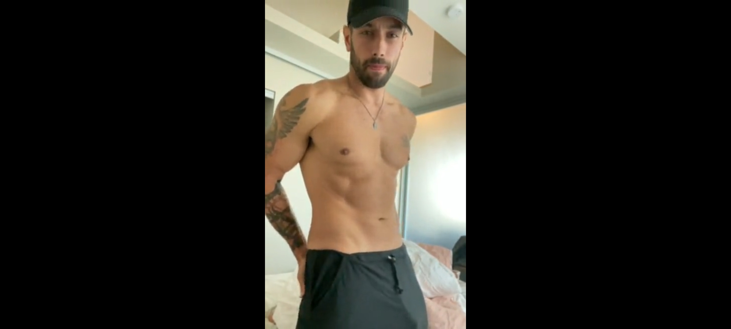 Modello masturbate