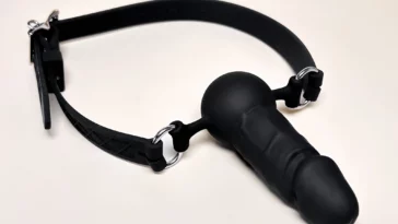 Mouth gag dildo