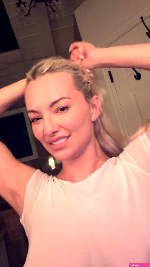 Others – Lindsey pelas