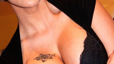 Big boobs ass mom