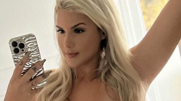 Bionde fighe nude