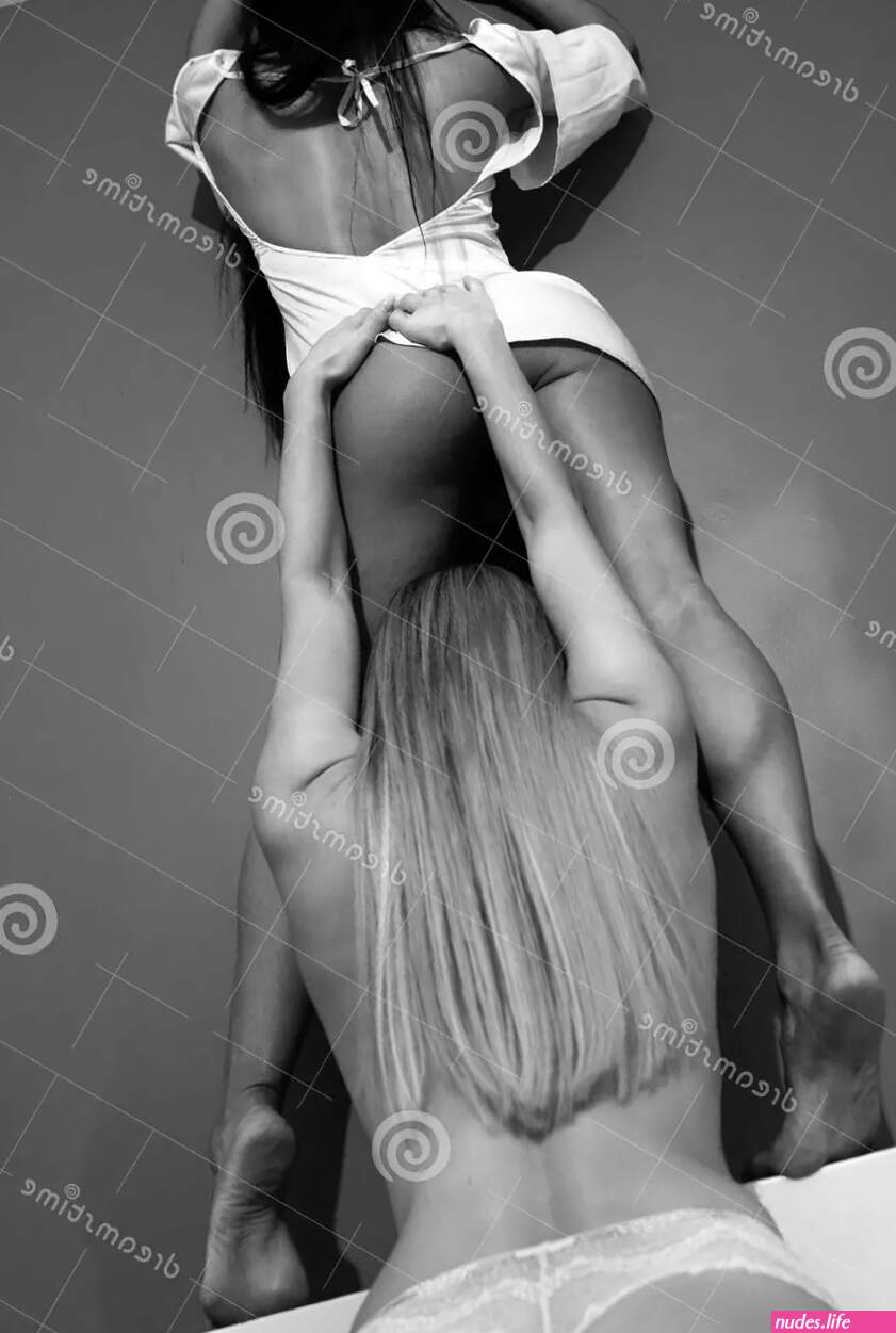 Lesbian tush
